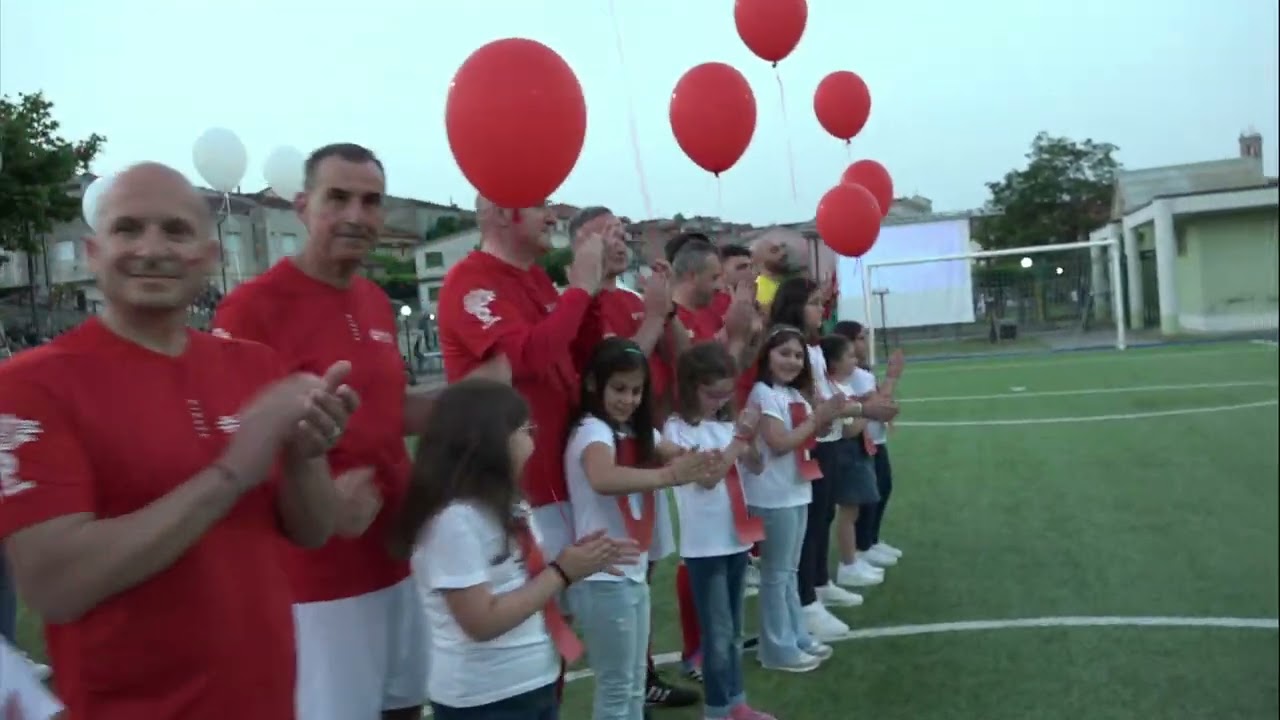 UN CALCIO ALLA VIOLENZA...