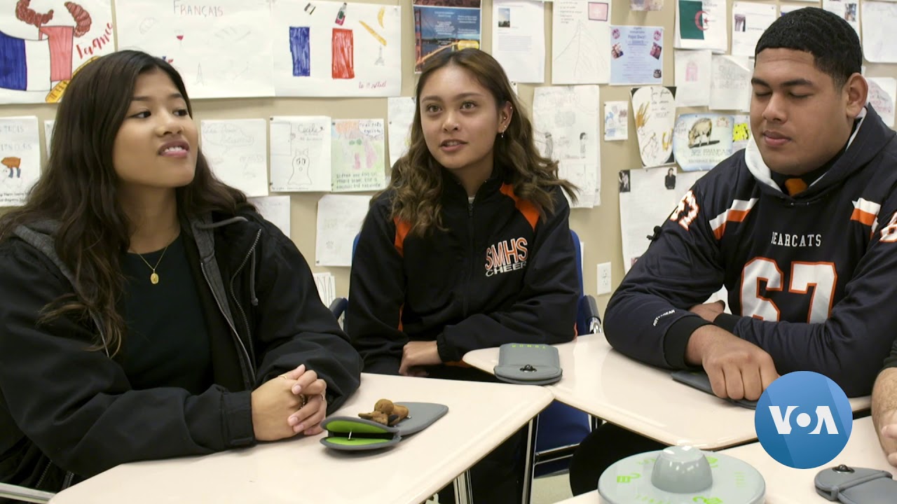 California High School Forces Students to Lock Away Phones