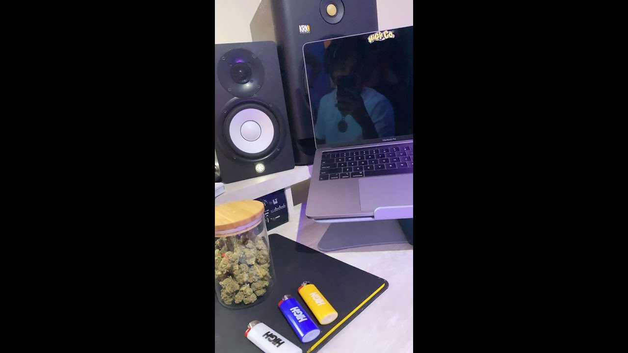 Matu&ecirc; Mostrando um pouco de sua gaveta😲MUITA GANJA!!