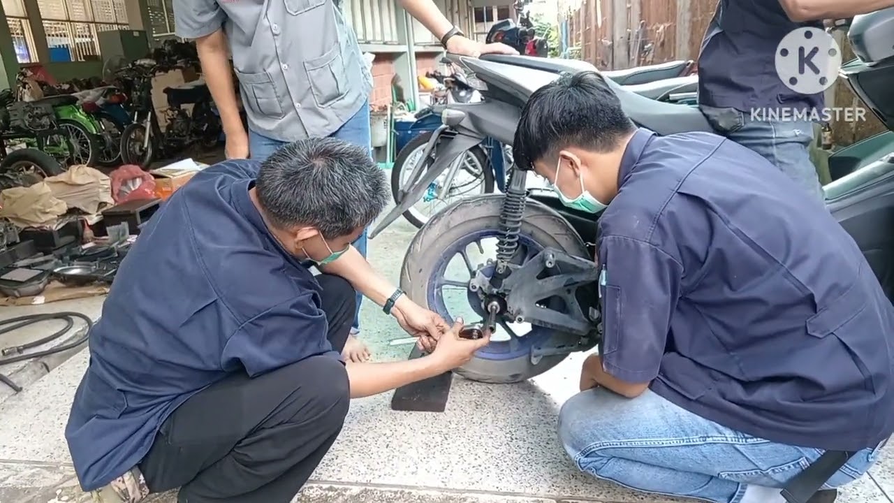 เปลี่ยนผ้าเบรกหลัง​ YAMAHA​ AEROX​ ด้วยตัวเอง​ ใช้งบไม่เกิน​ 100​ บาท​