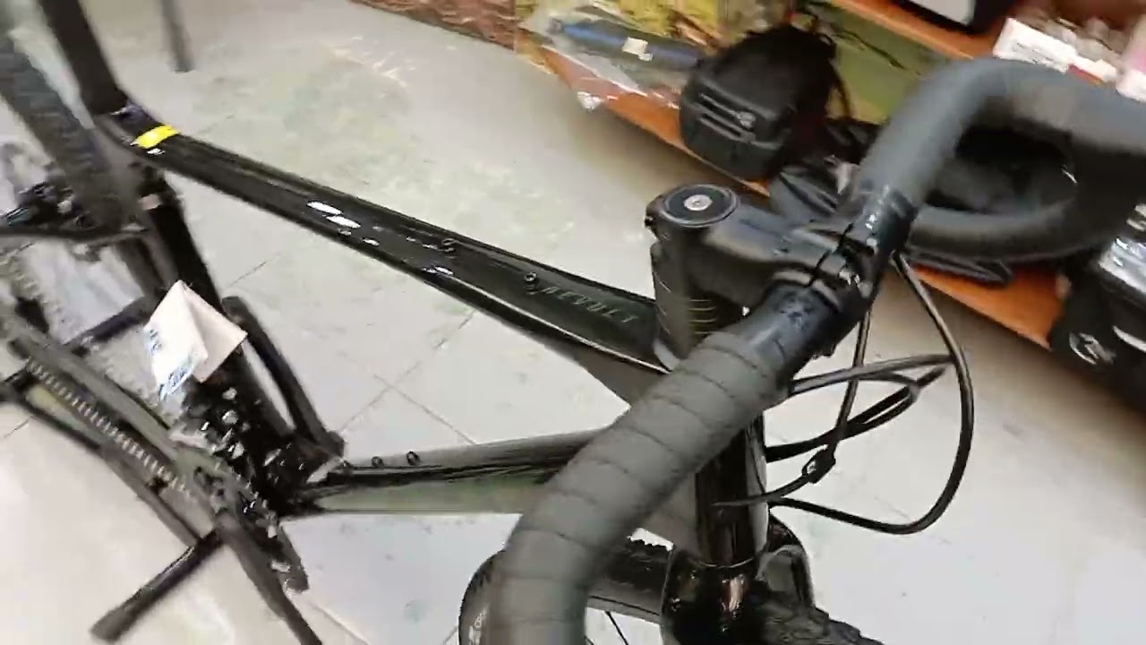 Giant Revolt Advanced 2 2022 gravel bicycle