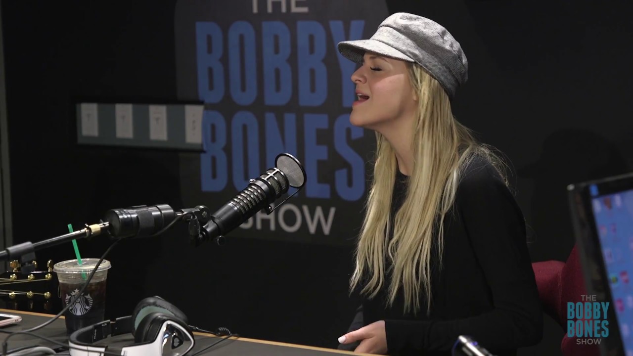 Kelsea Ballerini Performs 