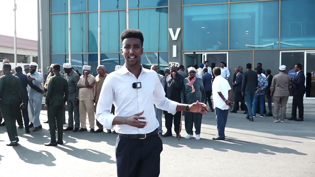 Xildhibaano Muxaafad iyo Mucaarad oo saf dheer u galay soo dhaweynta Maxamed Xuseen Rooble.