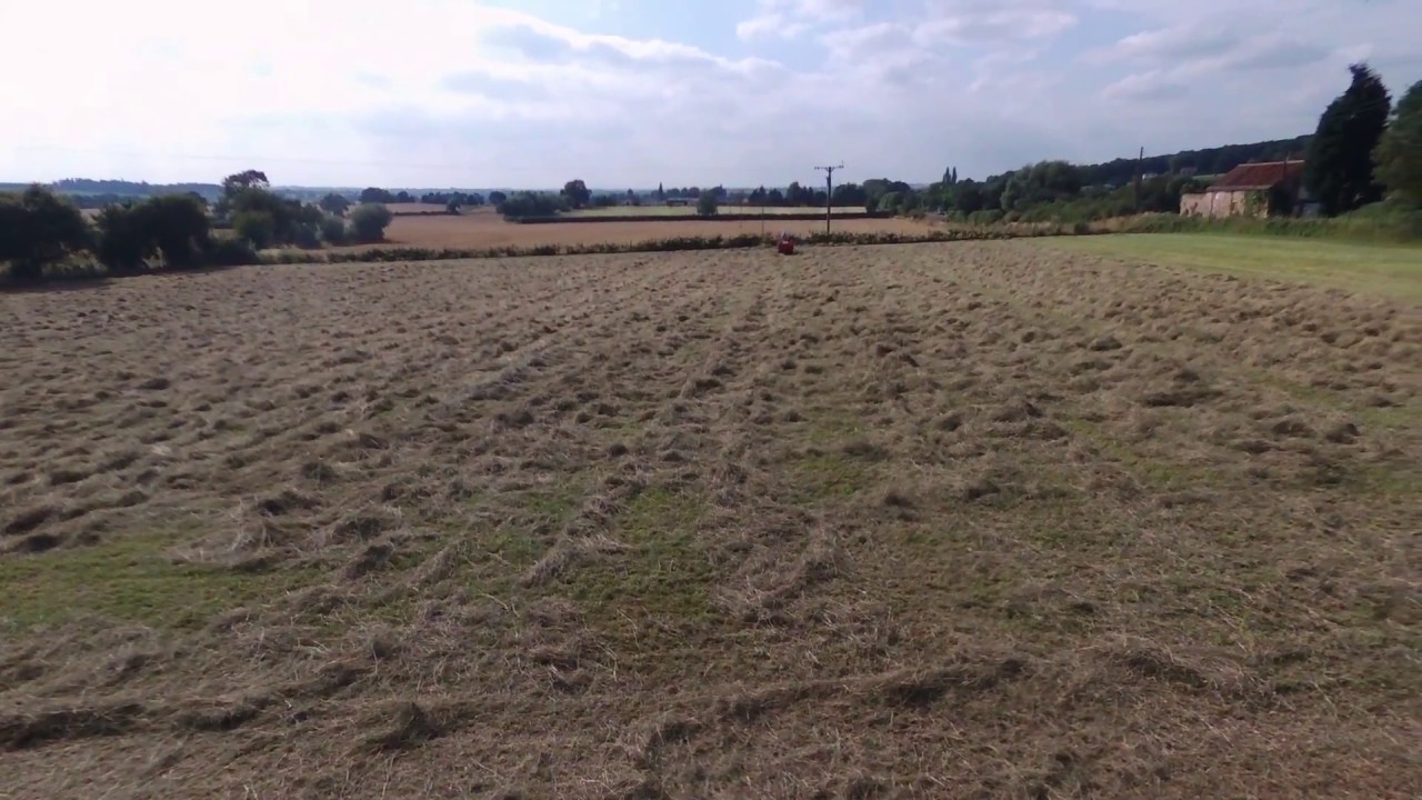 Kubota B2530 tedding hay 2017