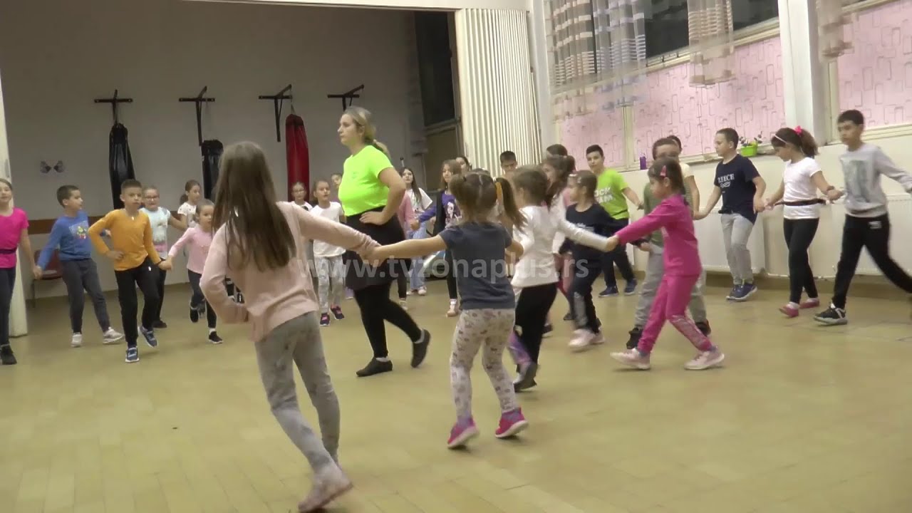 FOLKLOR ČUVA TRADICIJU