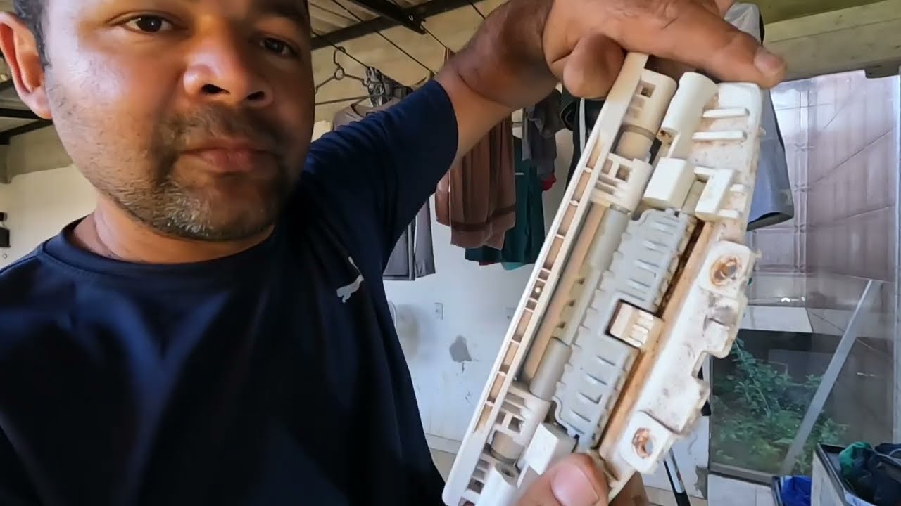 como trocar a dobradiça da tampa da máquina de lava Brastemp