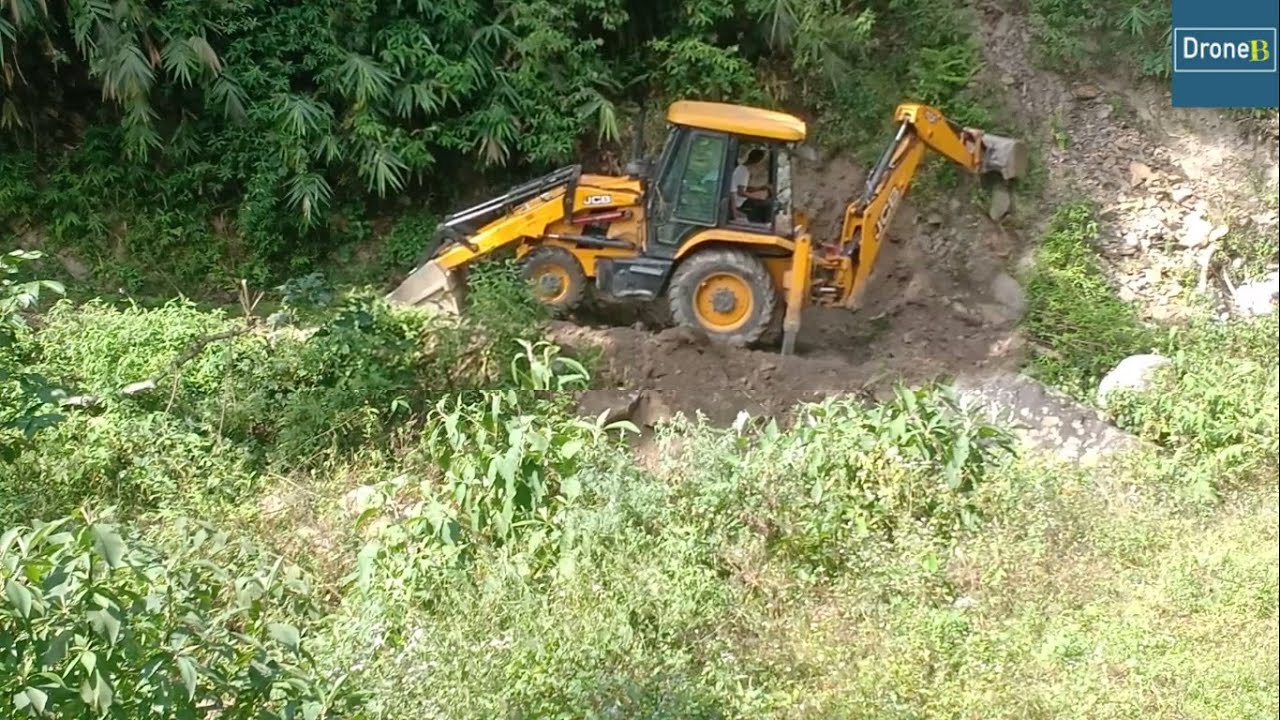 Flood-Hit and Landslide Hilly Road-JCB Backhoe Loader-Clearing it