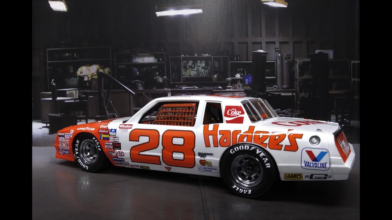 Chevy Monte Carlo Cale Yarborough Hardees 1/24 NASCAR Stock Car Scale Model Kit Build Review