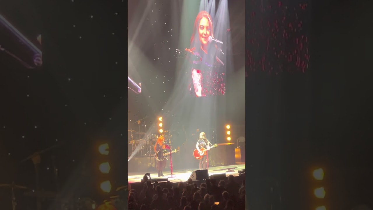 Ashley Mcbryde-Girl Goin’ Nowhere-The Judds Final Tour #worcesterma #thejudds #ashleymcbryde
