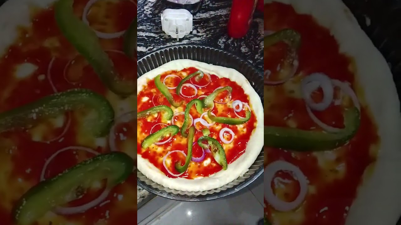 পিৎজা বানানো হচ্ছে ইফতার এর জন্য 