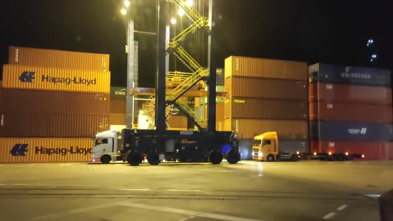 PORT OF GDYNIA GTC-Poland. Container loading