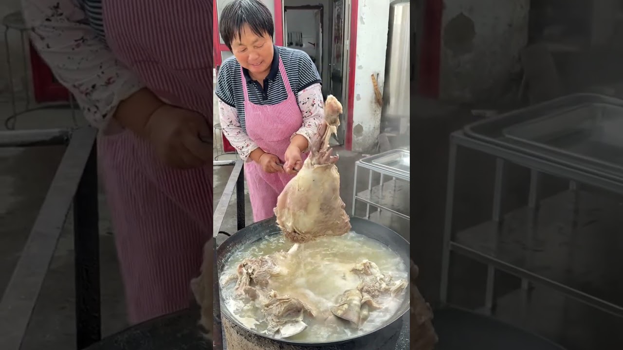 全羊宴#記錄真實生活#大鍋飯香噴噴 #人多吃飯就是香 @抖音小助手 @抖音創作小助手