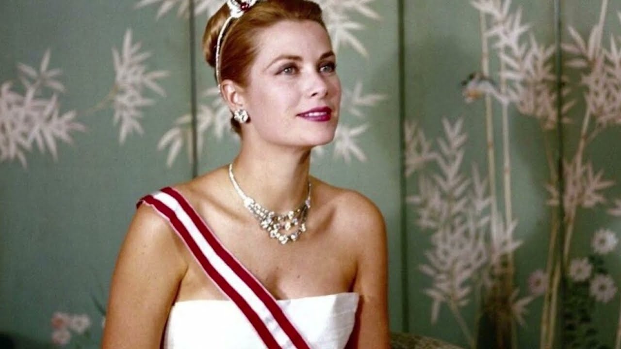 Royal Fashion Trends in History - Historical Curiosities - History and Mythology in Comics