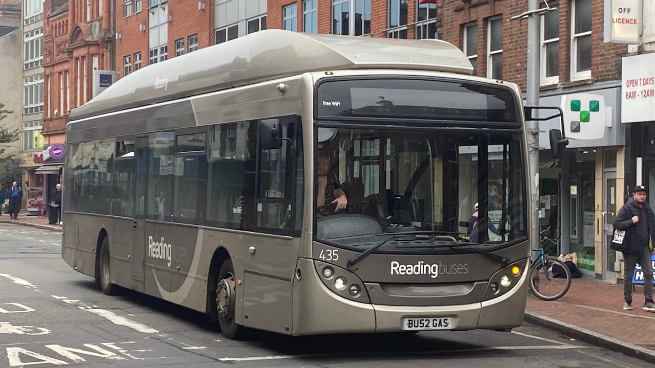 435 BU52 GAS Reading Buses on Aqua 28 To Central Reading