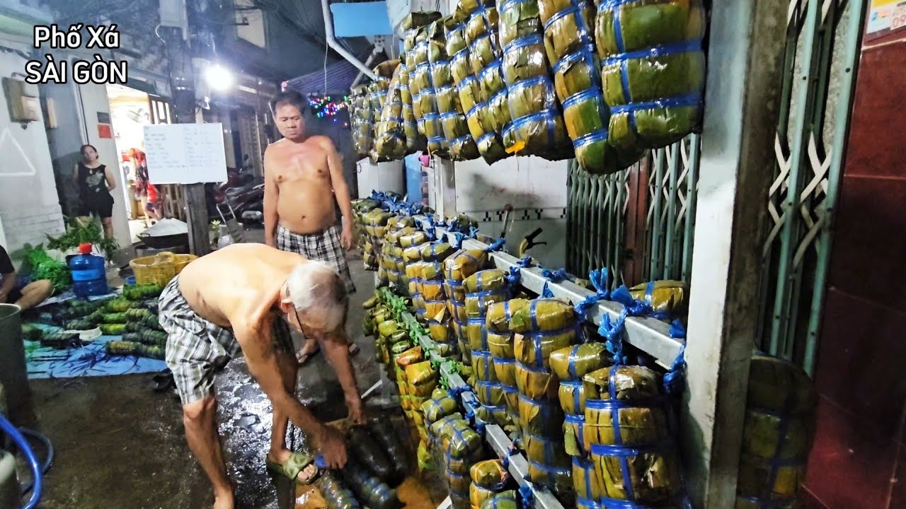 Cận cảnh THÂU ĐÊM gói, nấu BÁNH TÉT ko ngủ nghỉ cả tuần ở lò bánh khủng ngon nhất SÀI GÒN HOÀNG QUÂN