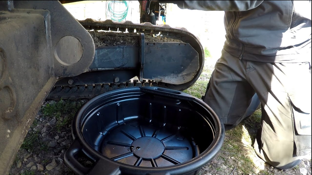 JCB 8030 ZTS замена моторного масла / motora eļļas un filtra maiņa / engine oil & oil filter change