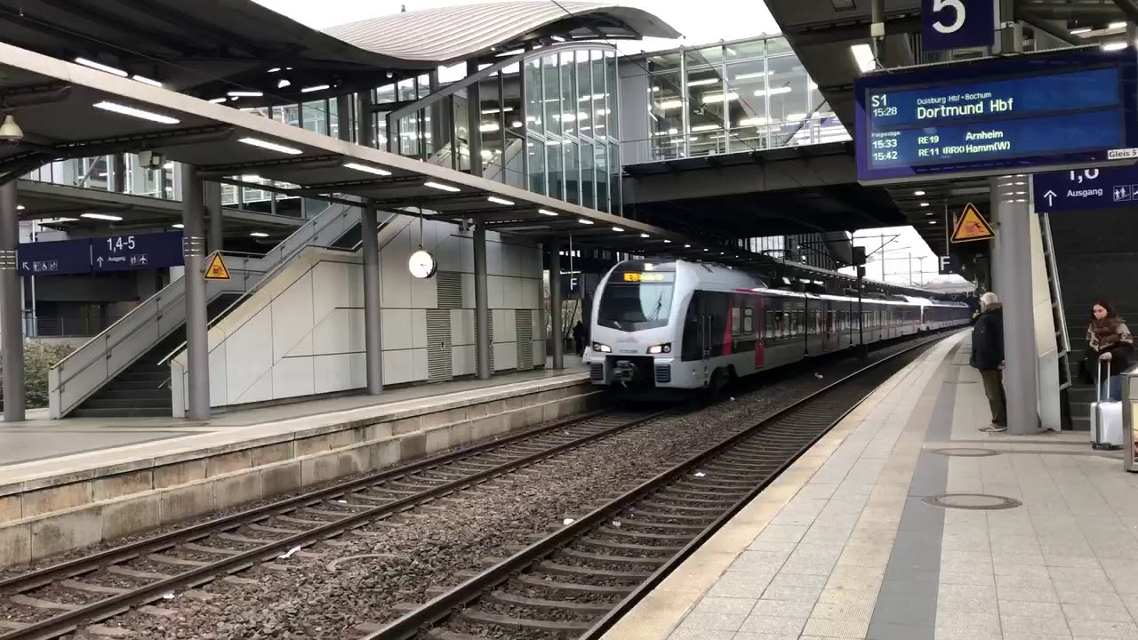 that is a train in Dusseldorf Airport