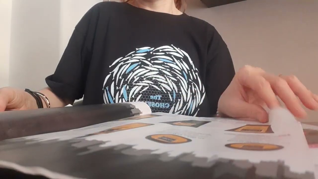 Magazine ASMR 📚 | Squeezing & Page Sounds • No Talking