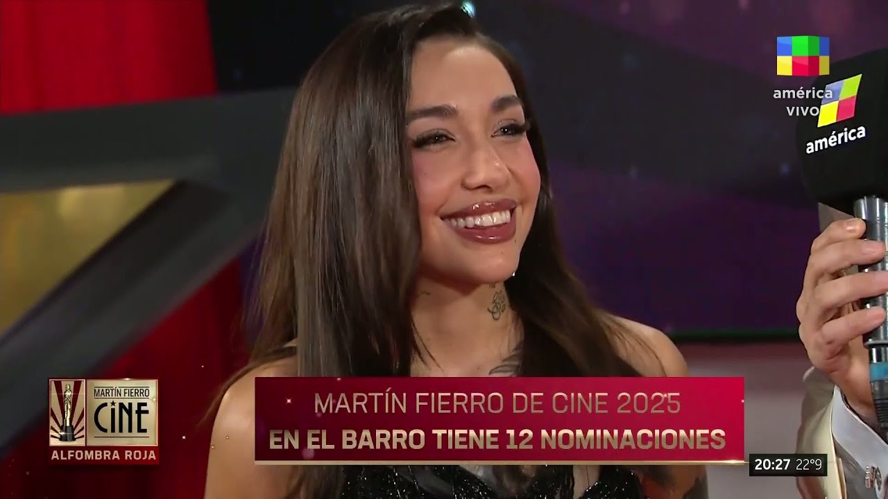 El look de María Becerra en la alfombra roja por 