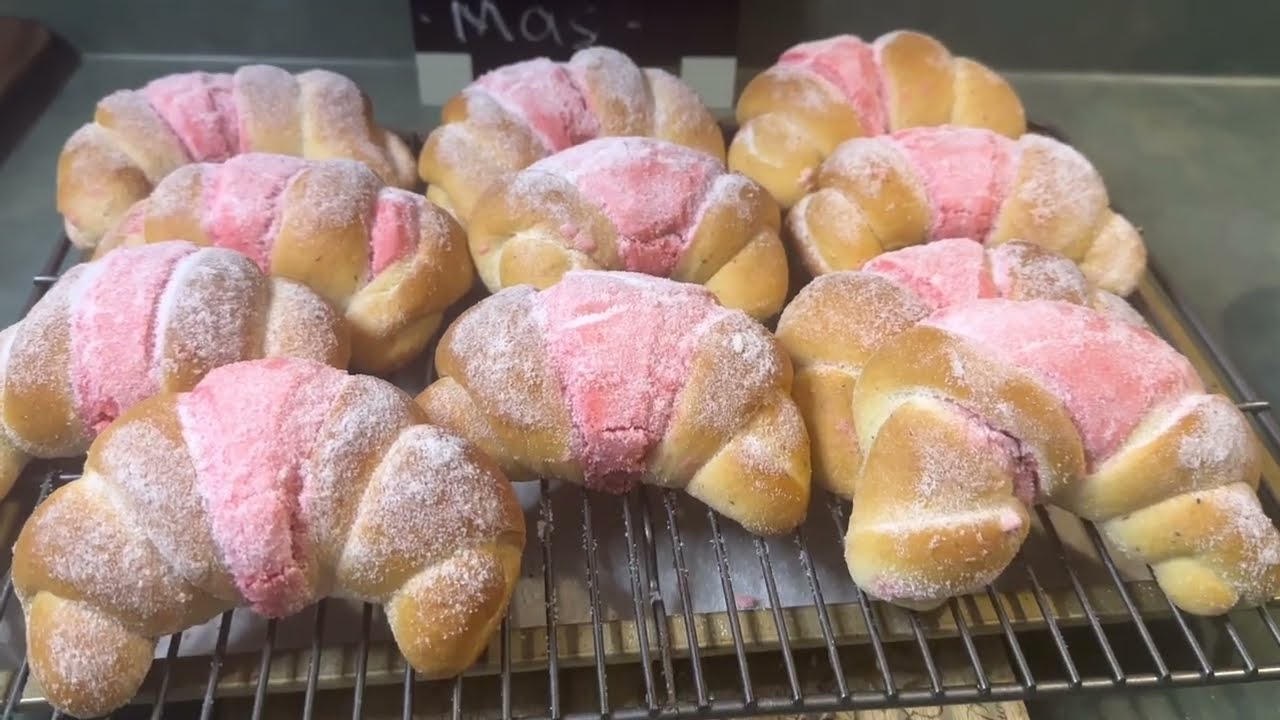 Cuernitos  pan dulce Mexicano 