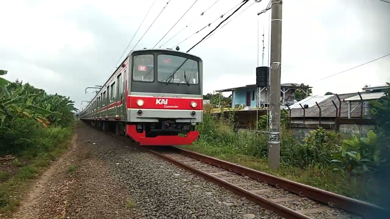 Krl JR-205 Jurusan Jakarta Kota Membunyikan Klakson S35 Panjang ?! ‼️