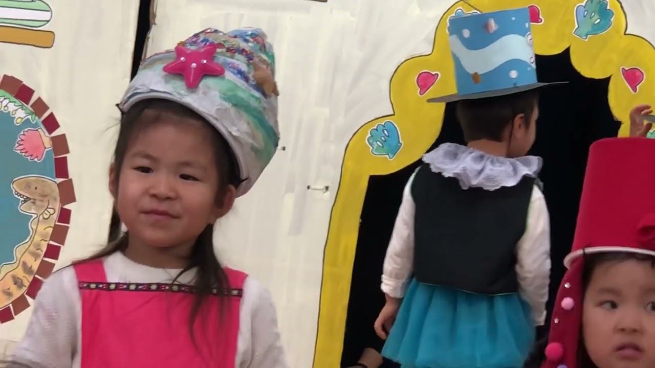 2018.12.08 あらん4歳　発表会「素敵な帽子屋さん」