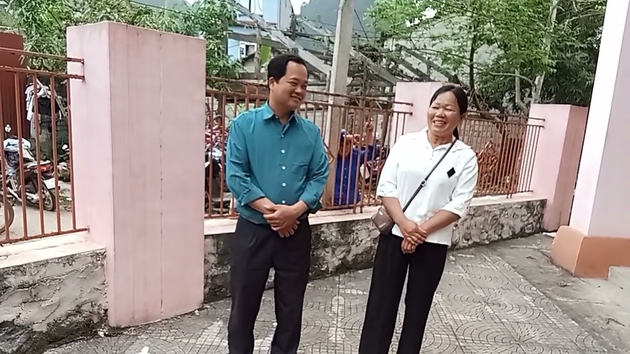 Hoàng ngọ & lương mai hát vui vẻ tại hội quảng uyên phi nong thinh nơ 