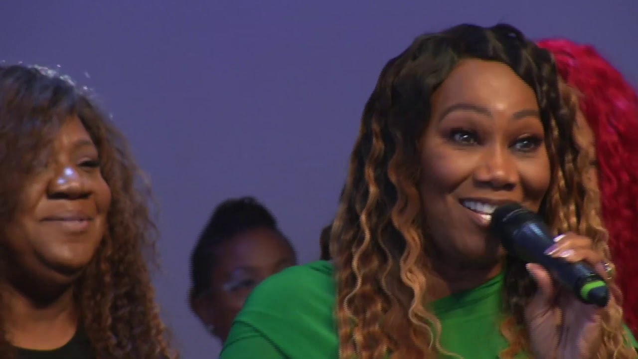 Yolanda Adams Sings 