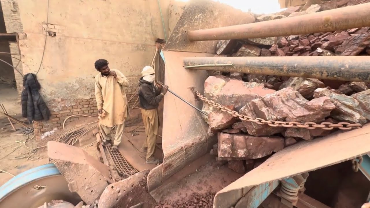 “Extreme Stone Crushing 💥 Giant Rocks Smashed by Powerful Crusher Machine!”#rockcrushing
