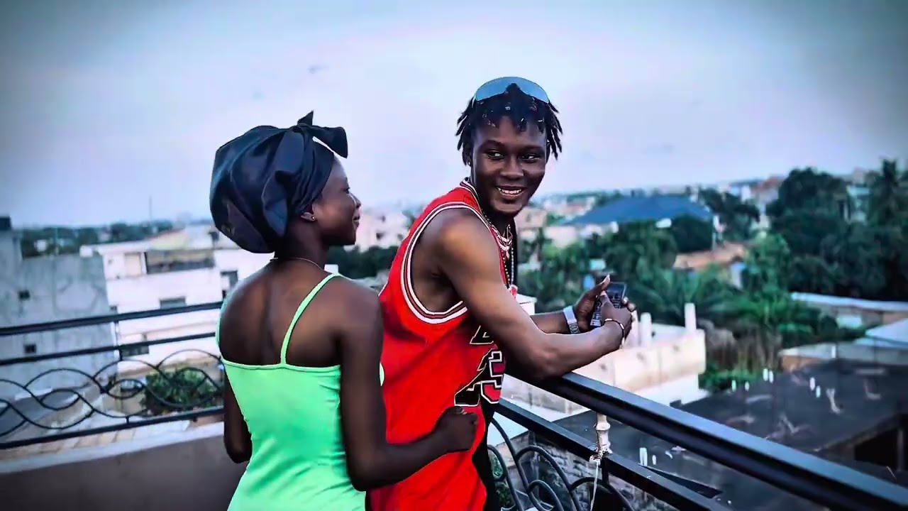 ROZI - AMOUR AVEUGLE ( Clip Officiel )  By EL VALDO VISION