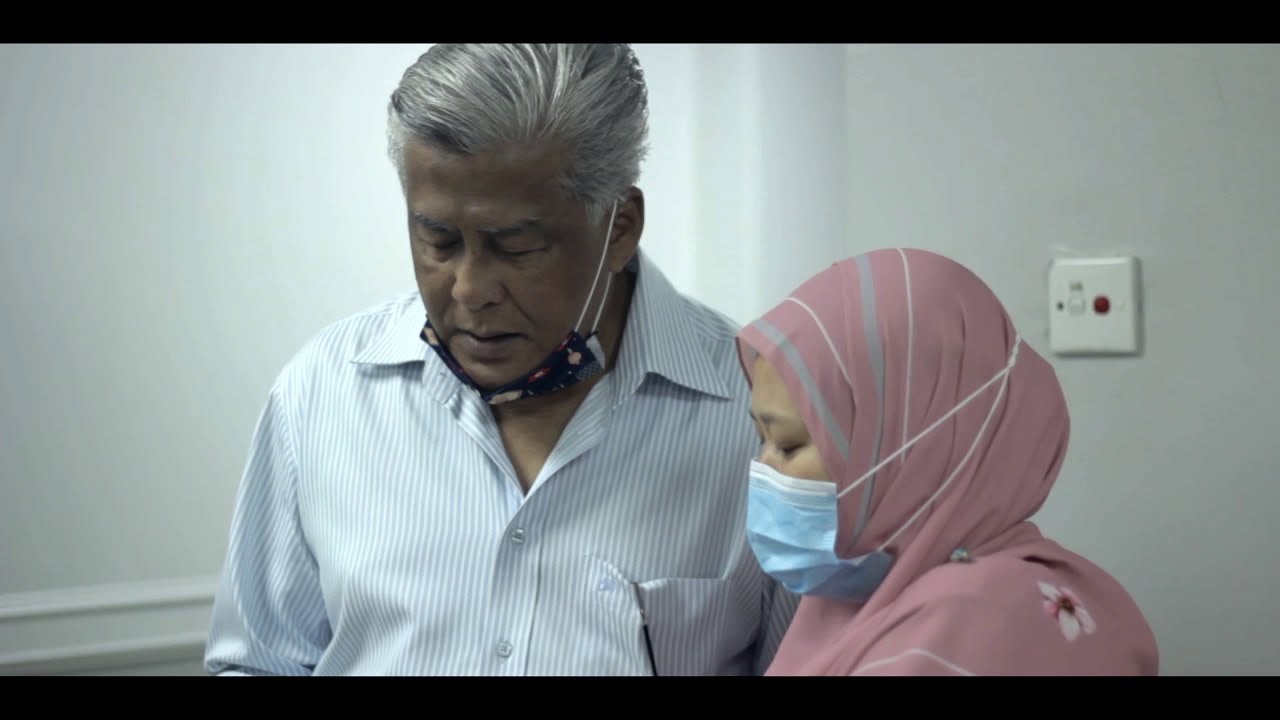 Pemeriksaan mata di Pusat Perubatan Universiti Malaya bersama Dato' Jalaluddin Hassan.