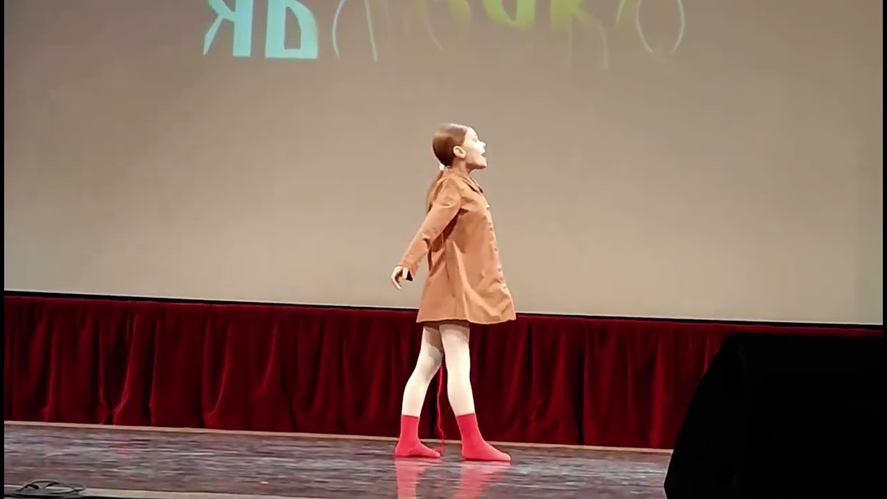 Эстрадный танец. 9 лет соло. «Варежка»