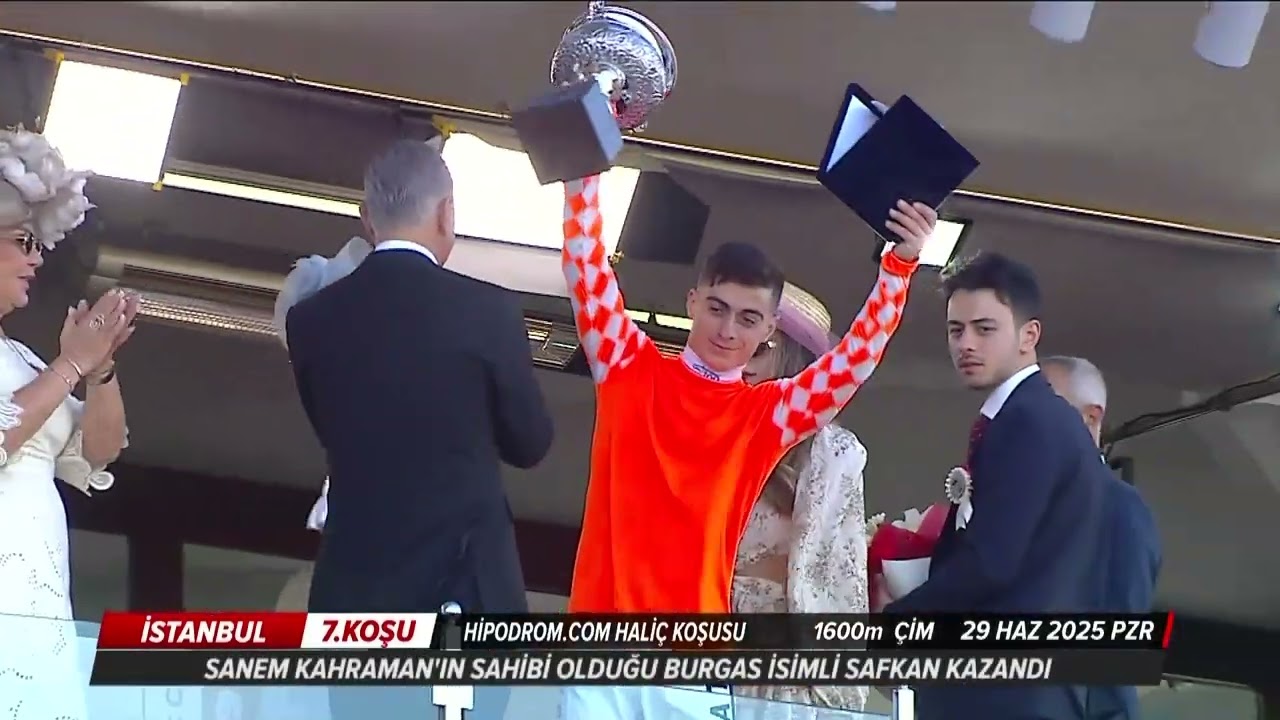 Hipodrom.com Hali&ccedil; Koşusu Şampiyonu Jokey Vedat Abiş, Zaferini Kupa T&ouml;reniyle Kutladı!