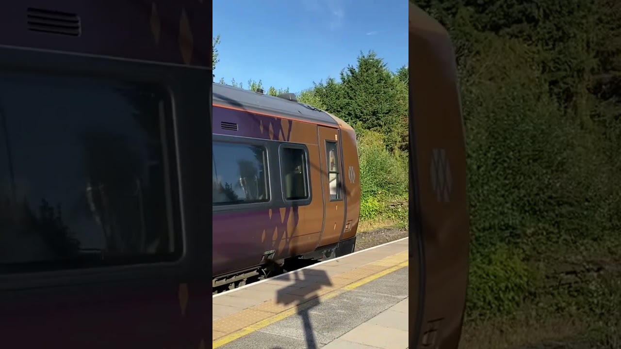 Class 172 "Turbostar" Departs Solihull Railway Station