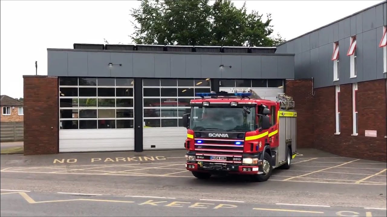 Norfolk Fire & Rescue Responding - Sprowston P1 (service reserve 04reg)