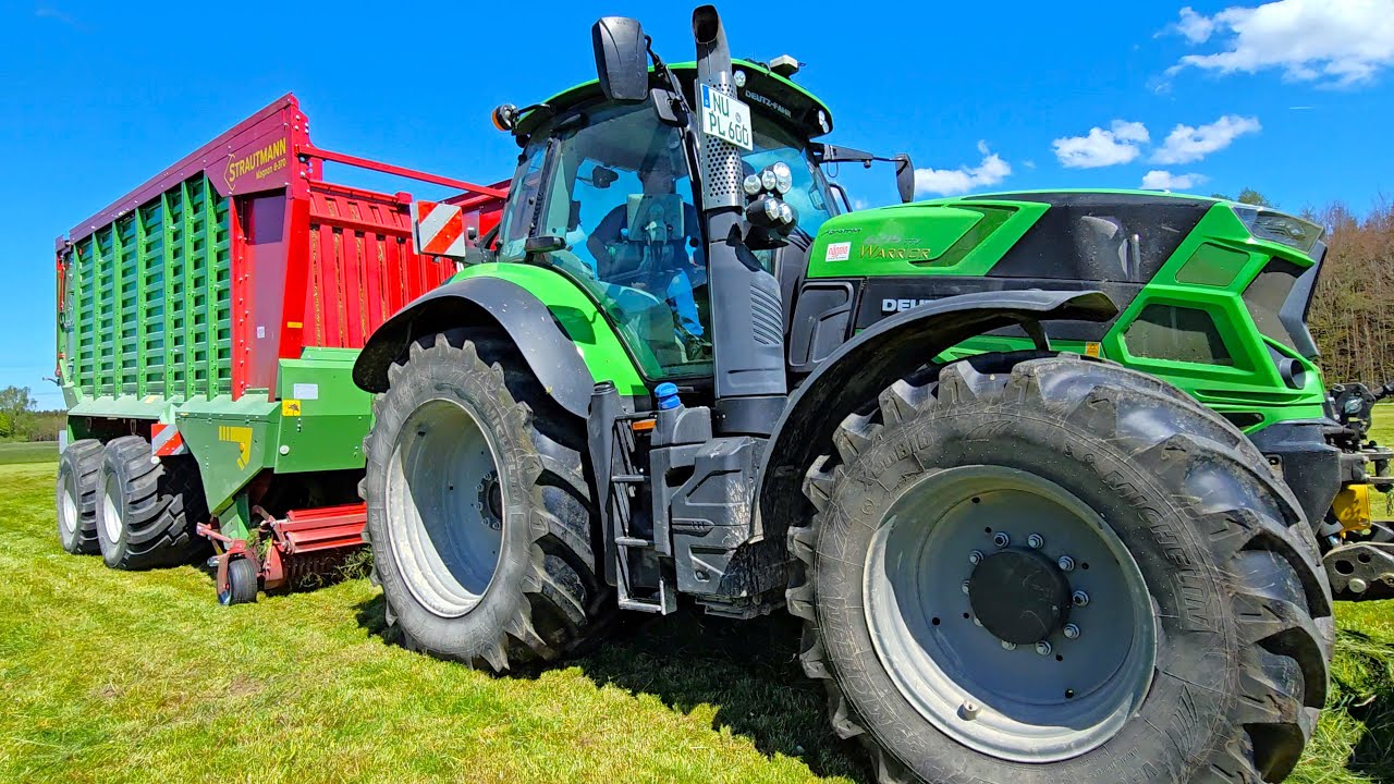 Deutz 6215 TTV Warrior Agrotron & Strautmann Magnon 8 - 370 LW with grass silage!