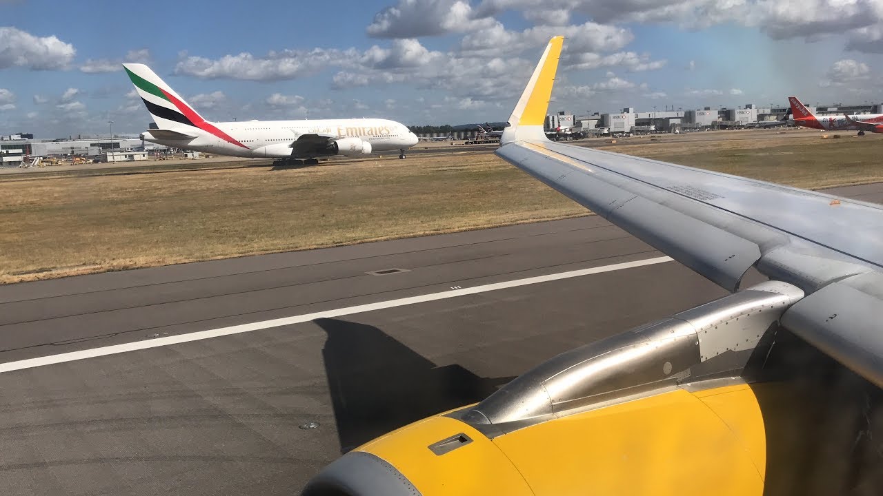 BREEZY TAKEOFF | Vueling A320 Sharklets Takeoff from London Gatwick Airport