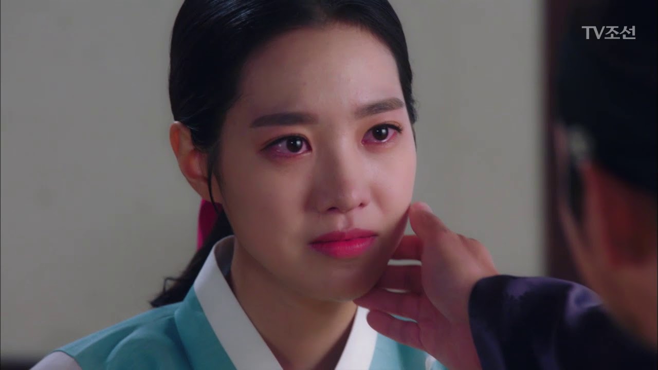 울고 있는 진세연을 달래주는 스윗한 윤시윤♡ [대군 &ndash; 사랑을 그리다 10회] 20180401