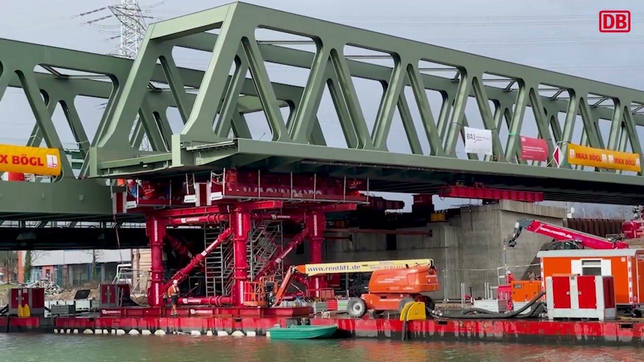 Brücken über Wesel-Datteln-Kanal eingeschwommen