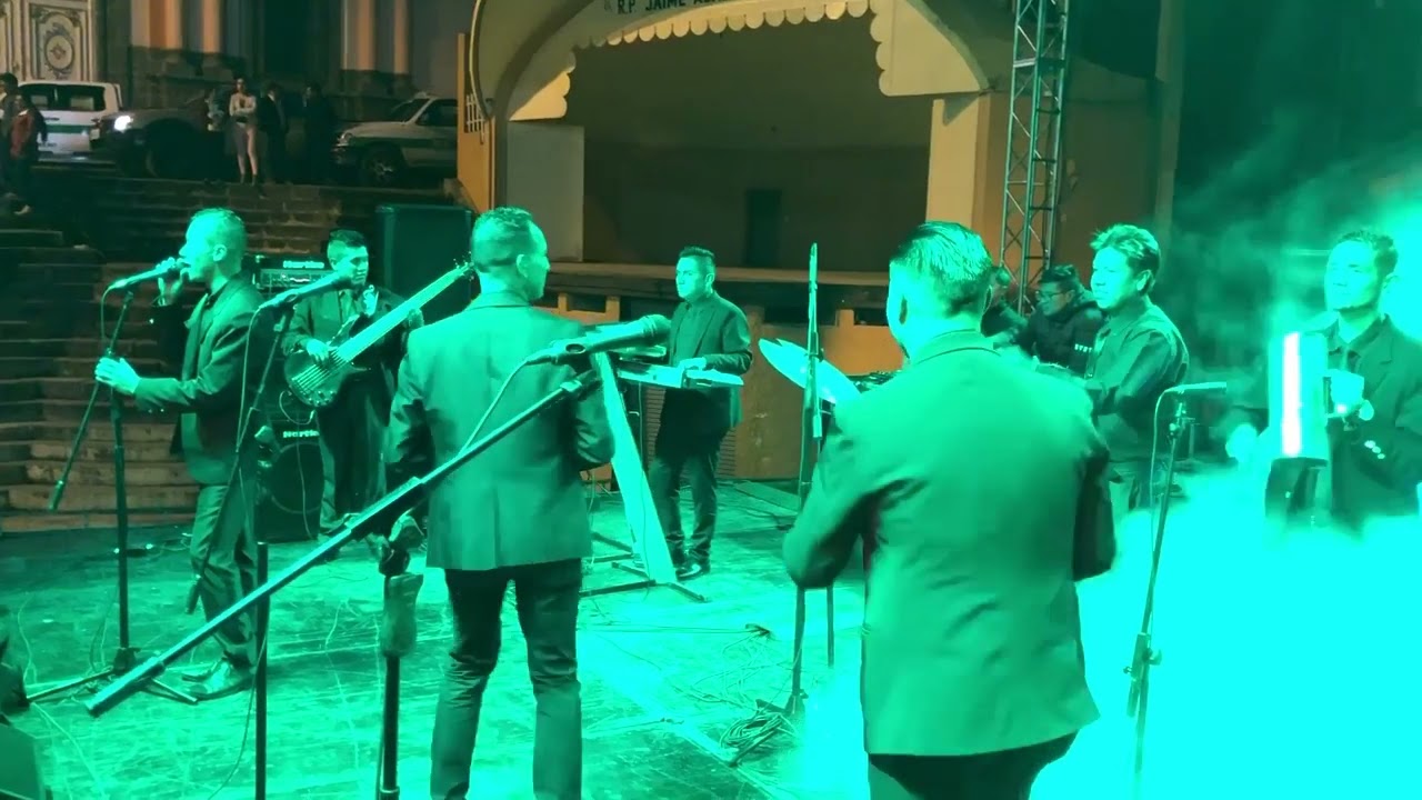 Mix Cumbias Bailables (En Vivo) - STAR BAND DE RUBEN DARIO