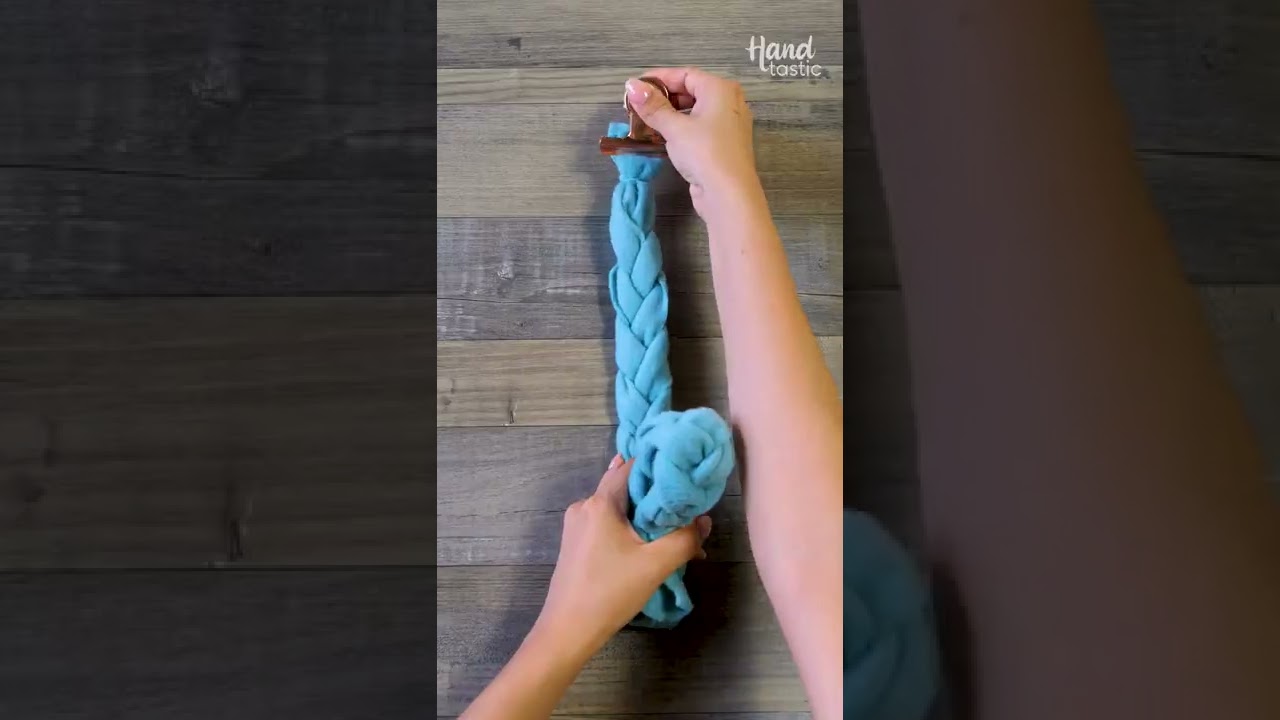 Create a rug for your room with simple knots #shorts