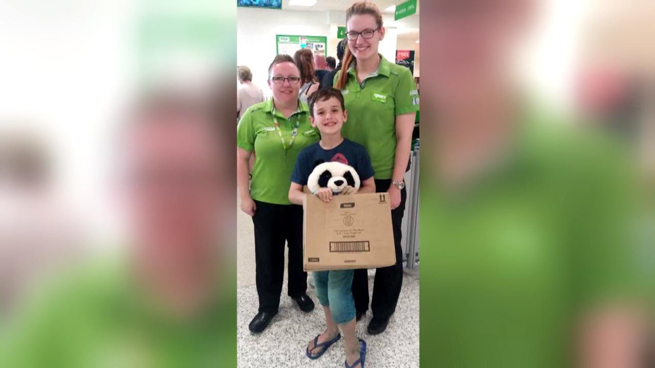 Store Employees Chip In To Buy Toy Panda When Mom Says She Couldn't Afford It