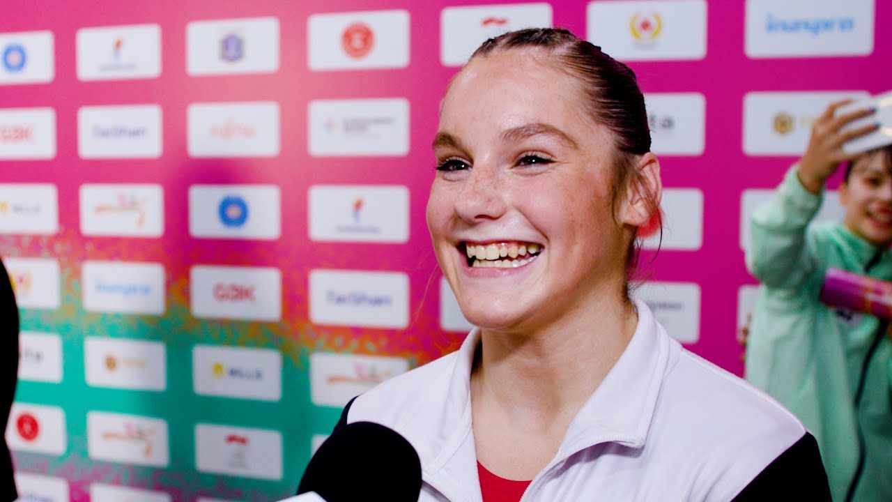 Эби Мартин 🇬🇧 впервые вышла в финал чемпионата мира по крикету, подбрав ногти под цвет своего льв...