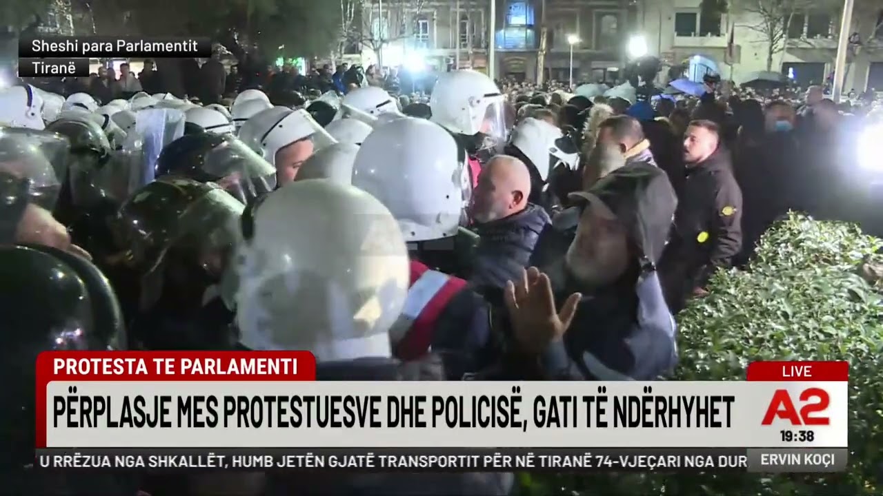 Protestueist kërkojnë të çajnë rrethimin e policisë, Igli Çelmeta: Autoboti është i gatshëm, janë...