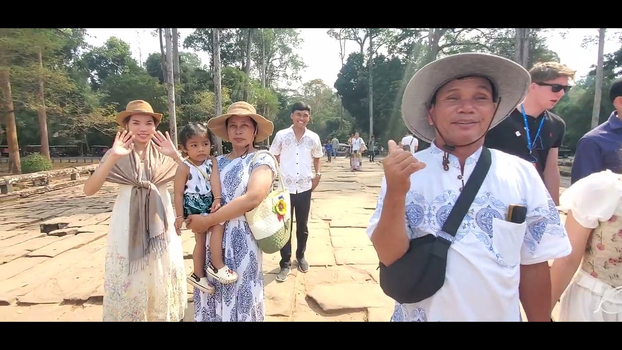 #family time #bayon #touristattraction #travel #siemreap #Angkor wat #Cambodia 