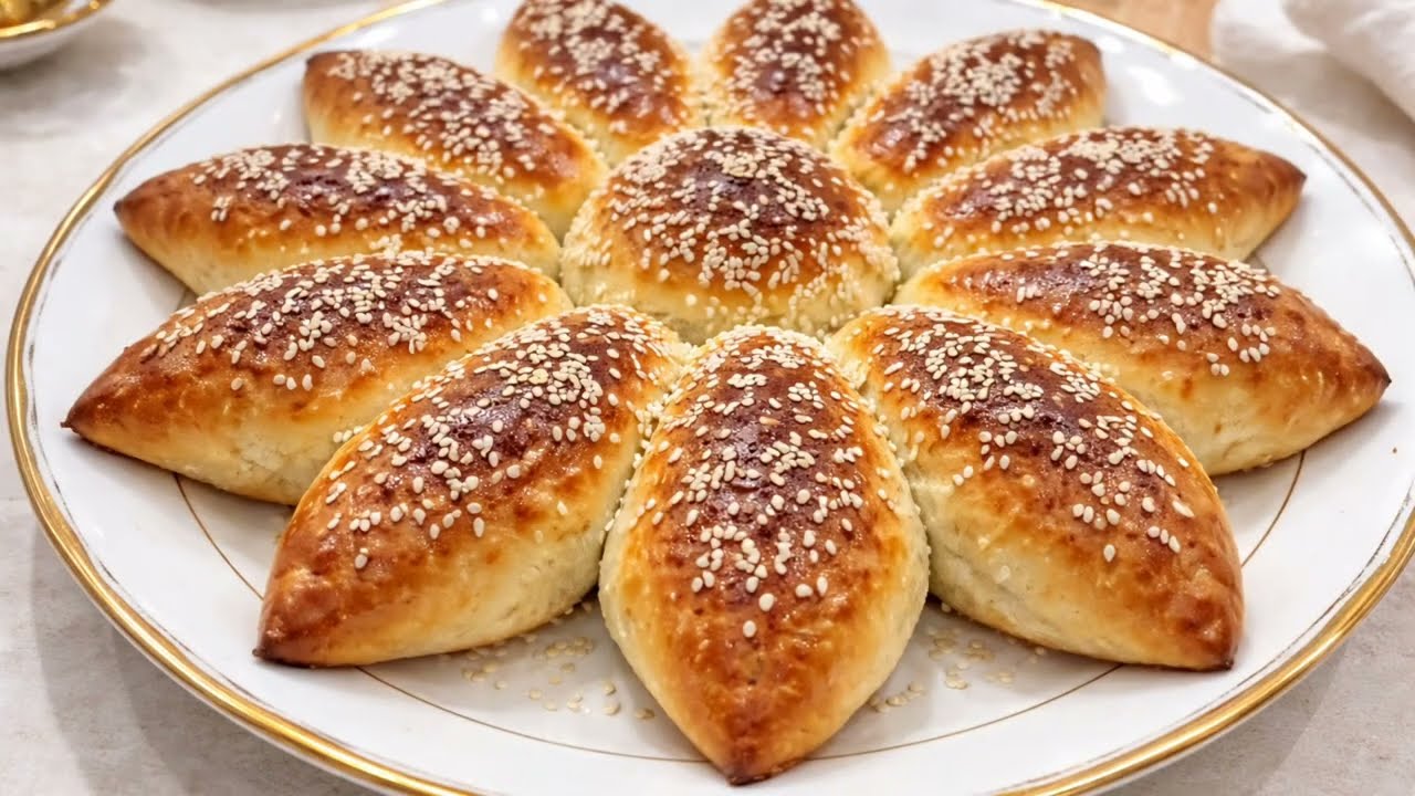 Пышные пирожки с яблоками. Пирожки с яблоками в духовке. Fluffy  аpple pies baked in the oven.