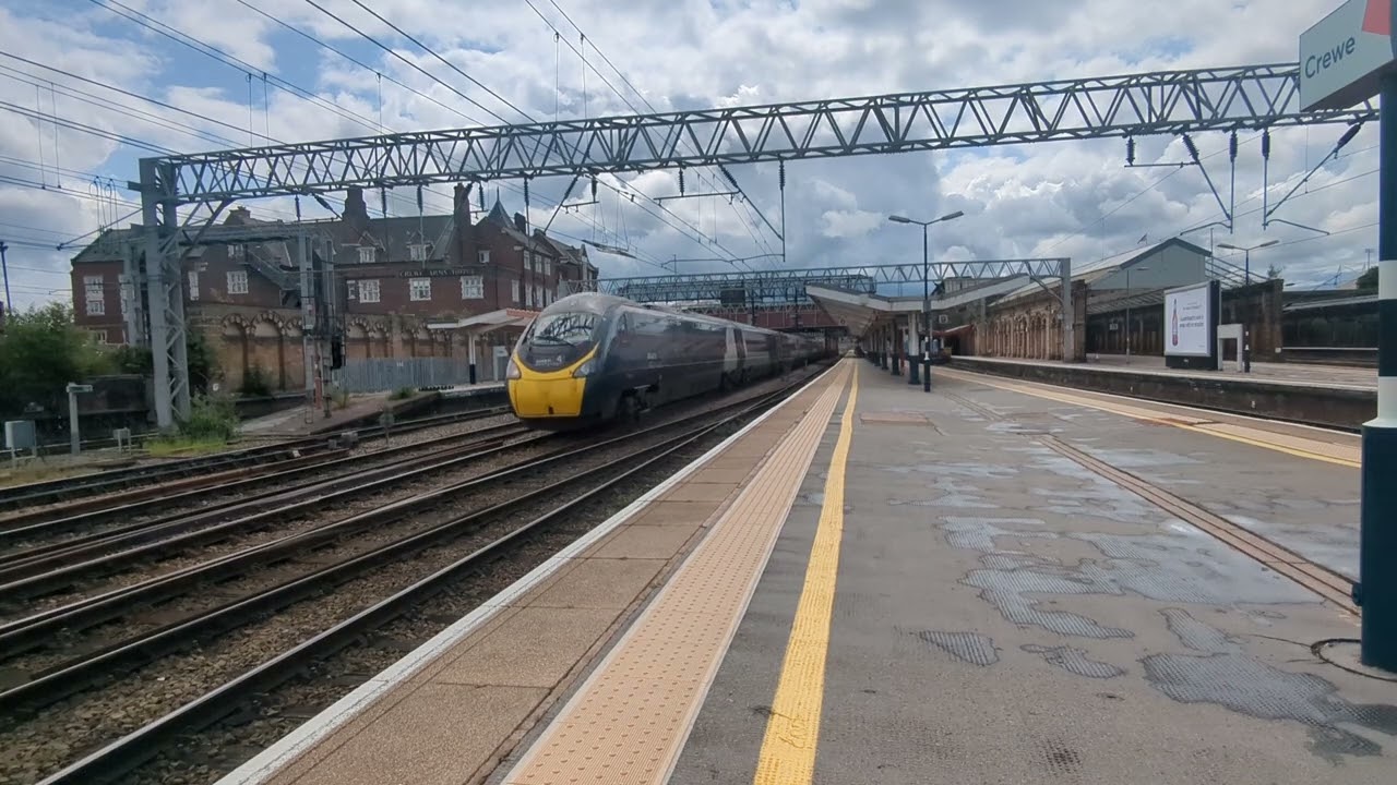 The Avanti west coast class 390 at crewe station 