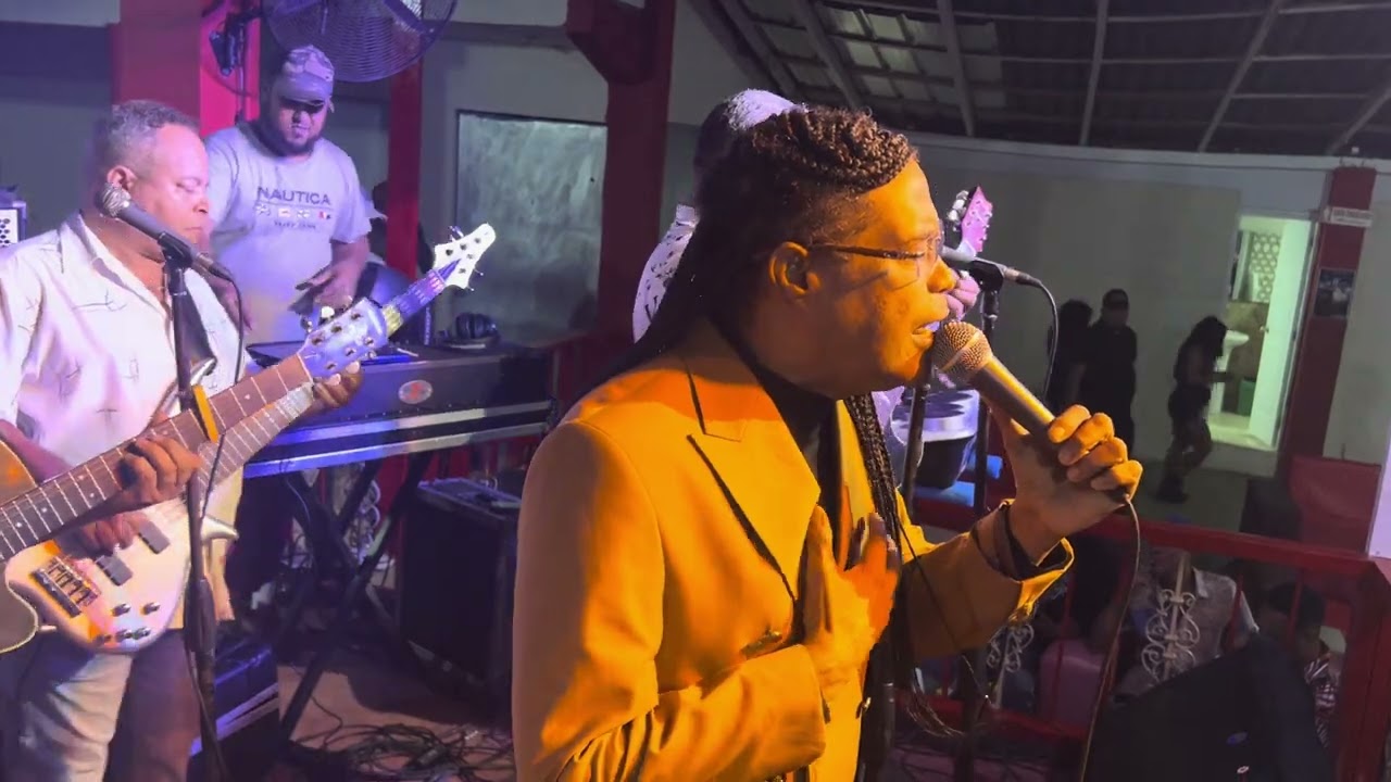 Pepe Corniel chiquilla bonita en vivo 2025