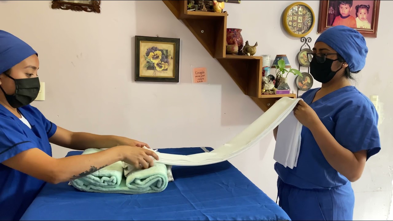 Técnicas: doblado de ropa quirúrgica, vestido de la mesa de mayo y riñón
