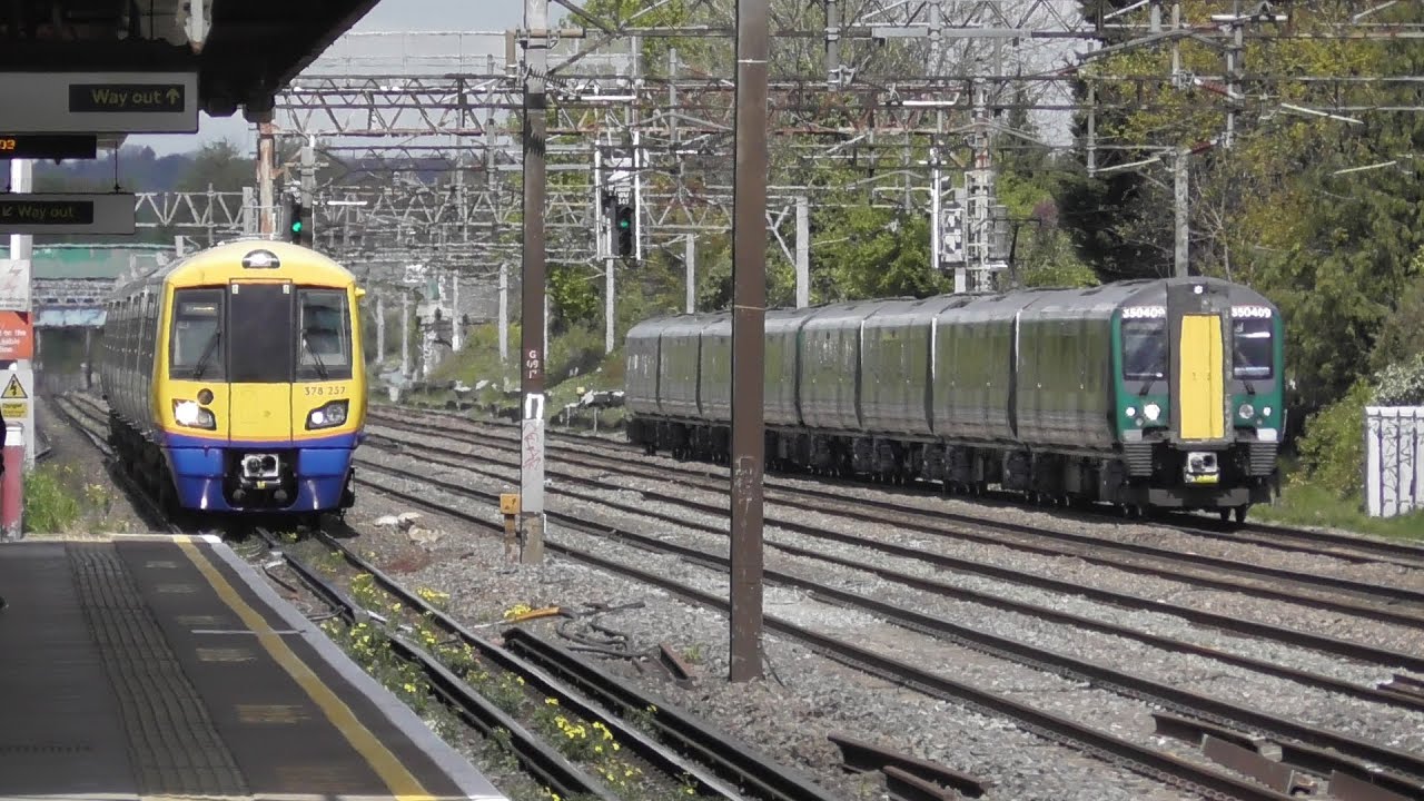 Trains at South Kenton Station 06/05/21